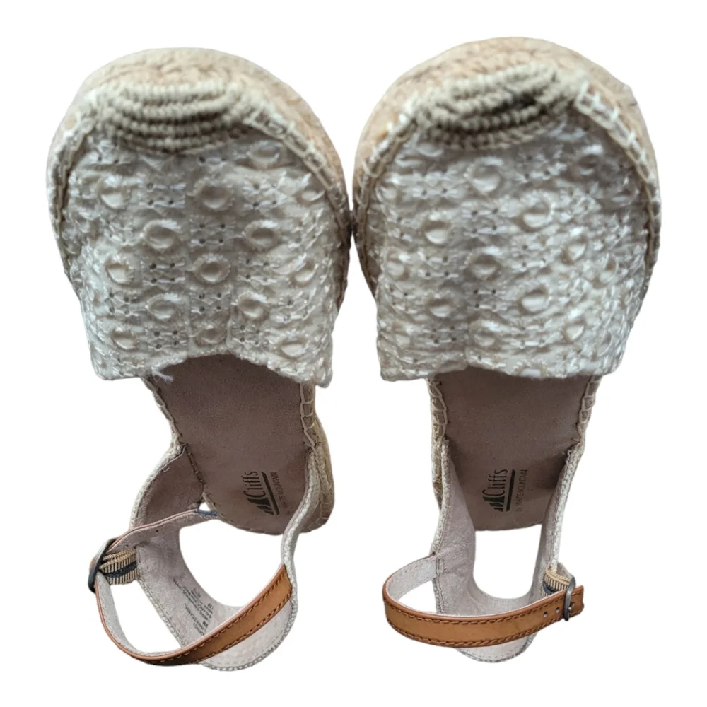 Cliff by White Mountain EspadrillesSize: 9 |Pre-Owned In Excellent Condition.